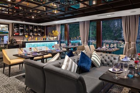 JadeSails Luxury Cruise Explore the Best of Halong and Lan Ha Bay