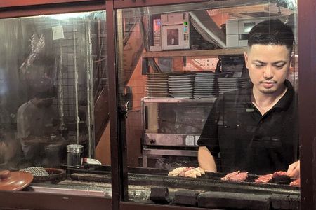 Tokyo Bar/Izakaya Hopping Tour (by Government-Licensed Guide)