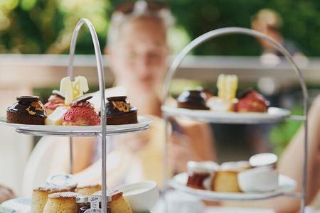 Buckingham Palace, St James Palace & Tea at Kensington Palace