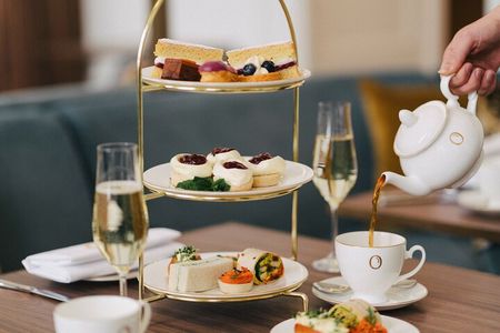 Royal London Walking Tour with High Tea at Kensington Palace