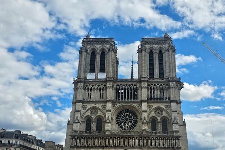 Notre Dame Outdoor Walking Tour and Entrance to Sainte Chapelle