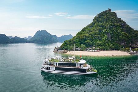 Halong Luxury Day Cruise: Buffet, Sunset Party & Jacuzzi
