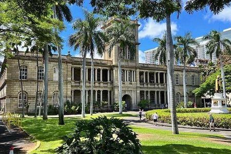 Through A Glass Darkly The Strange and Tragic History Of Honolulu