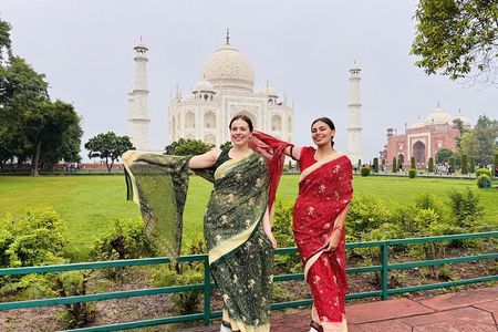 Luxury Taj Mahal Day Trip from Delhi by High-Speed Train
