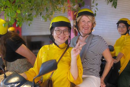 Private Sightseeing and Street Food Tour by Night