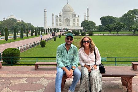 Taj Mahal and Agra Private Car Tour from Delhi with 5 Star Lunch