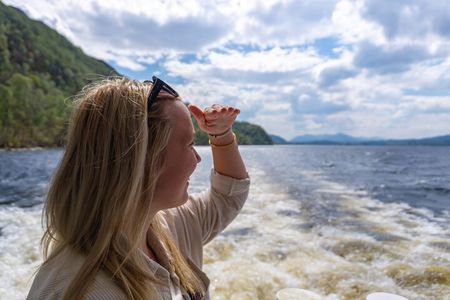 Loch Ness Cruise, Outlander & Urquhart Castle Tour from Inverness