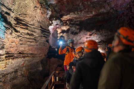 From Reykjavík: Evening Lava Tunnel Tour and Northern Lights Tour