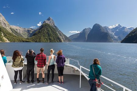 Milford Sound Day Tour and Cruise from Queenstown 
