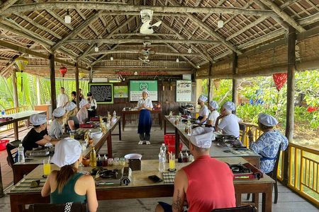 Hoi An: Bay Mau Eco Cooking Tour