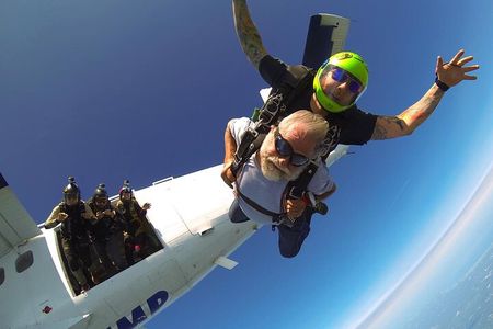Private Skydive in Dubai at 13,000ft with Transfer Options