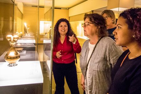 Private Guided Tour of Bogotá's Gold Museum with Transport