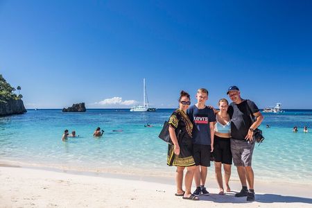 Roatan Monkeys and Sloths, Chocolate Rum Tasting and Beach Time