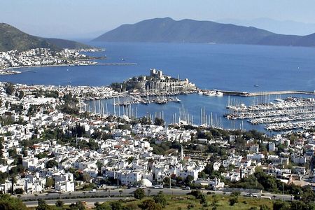 Private Bodrum City Tour with Guide & Lunch - Entrance fees Extra