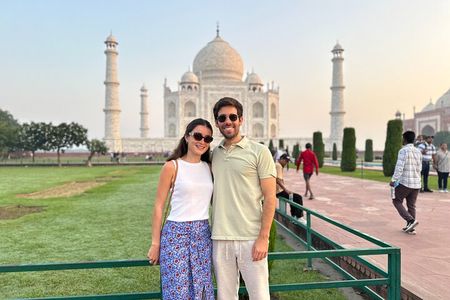 Day Trip Taj Mahal, Agra Fort & Baby Taj Tour from Delhi by Car