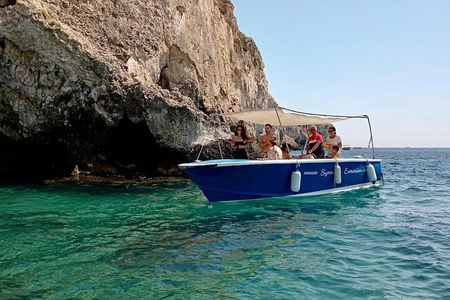 Private cruise of the sea caves of Syracuse and Ortigia