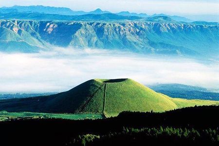 Kumamoto Castle Kusasenrigahama and Mount Aso tour from Fukuoka