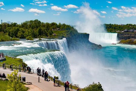 Niagara Falls with Outlet Shopping, 2-Day Tour from NYC