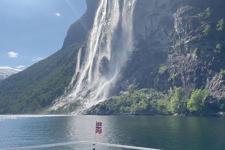 Geiranger Fjord Tour with Waterfall Tasting