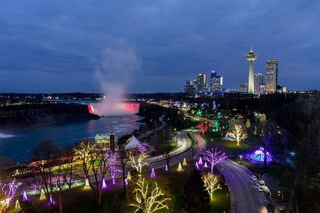 Niagara Falls Festival of Lights Tour from Toronto