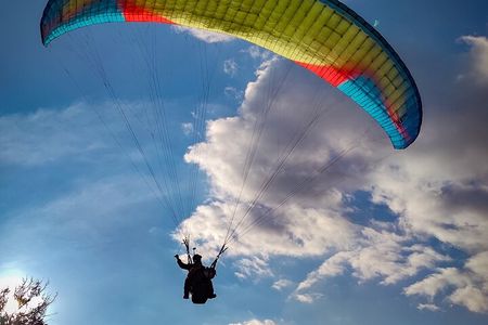 Paragliding flight in Medellin with expert pilots