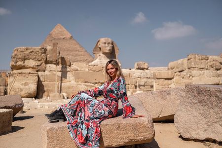 Female Guided Tour to The Pyramids of Giza and The Great Sphinx 