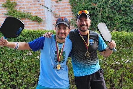 Pickleball Tour with Andres and Locals in Quito 