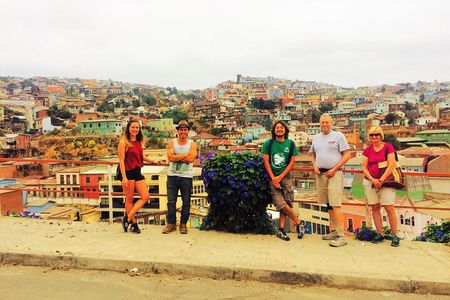 Valparaíso Walking Tour with a Local Expert and Lunch Included