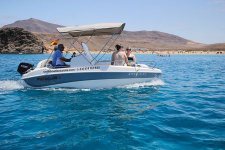 Self drive Boat Hire in Playa Blanca for 5 People