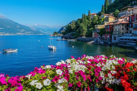 Lake Como : Shared Boat Tour and Aperitif with Prosecco