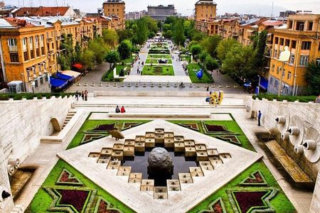 Yerevan: City Highlights Layover Tour from Zvartnots Airport