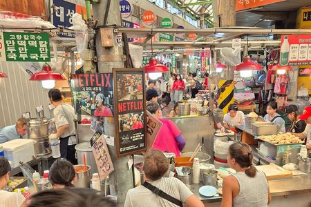 4 Hours UNESCO Palace and Street Food Tour in Seoul