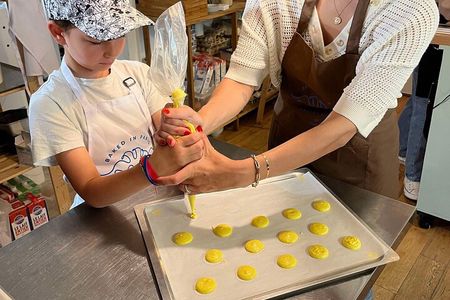 Fun Macaron Class for Families in Paris - 3 different places