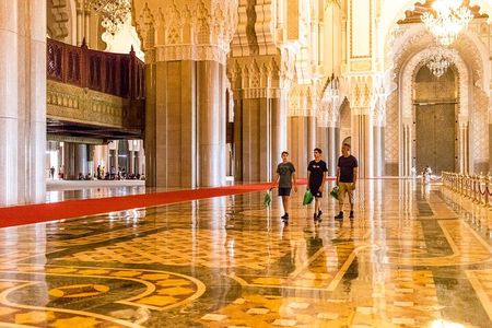 Casablanca Grand Tour: Mosque, Medina & Corniche
