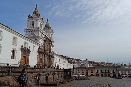 Discover Quito; Old town, Middle of the world + Cable car PRIVATE