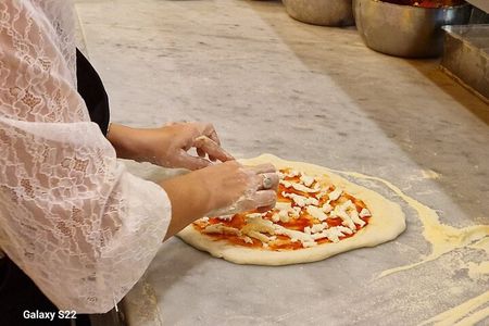  Rome - Pizza Cooking Class with sit down Meal & Prosecco
