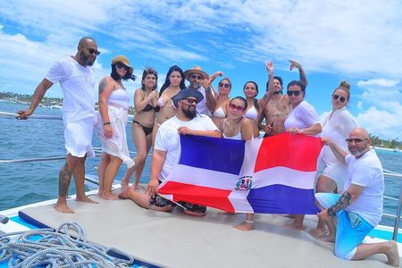 Tropical Experience Boat Party with Snorkeling and Natural Pool