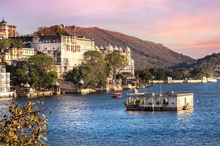 Full-Day Private Udaipur Sightseeing Tour with Optional Guide