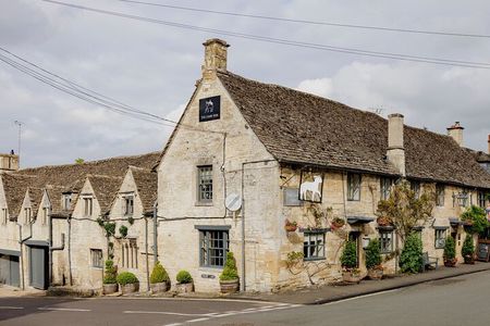 Southampton to London via Cotswold Villages, Oxford & Pub Lunch