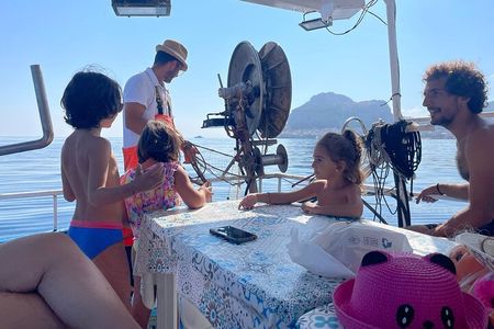 Cefalu: Boat Trip with Fishing, Coastal Tour and Lunch on Board
