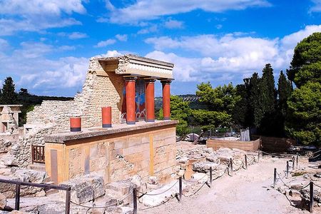 Heraklion port: Shore Excursion (small group-skip the line)