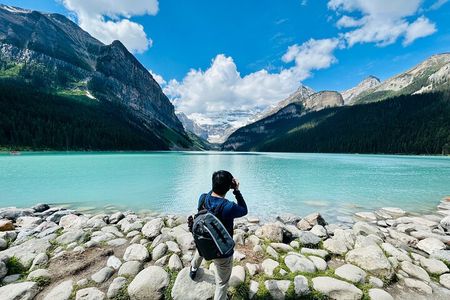 Moraine Lake, Lake Louise, and Johnston Canyon Day Trip