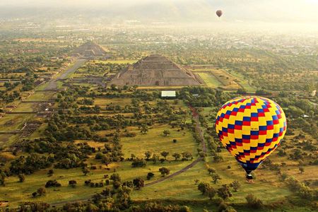 Balloon Flight with Breakfast in a Natural Cave and Transportation from CDMX