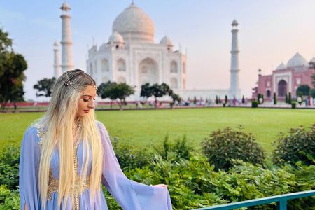 Taj Mahal Day Tour with Akbar Tomb from Delhi by Superfast Train