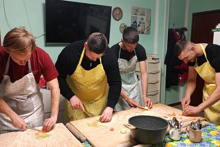 Bologna: Tagliatelle & Ragù Home Cooking Class with wine