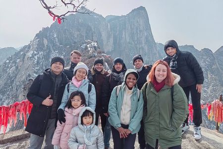 Private Day Tour: Mountain Huashan with Local Food