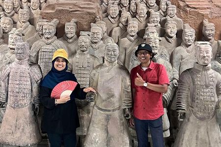 Private Xi'an History Day Tour:Terracotta Warriors Huaqing Palace