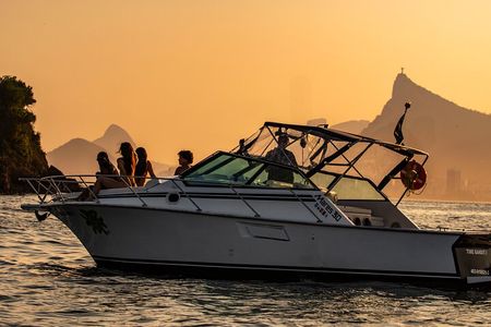 Sunset Boat Tour with Beer, Water, Soda and Snacks included