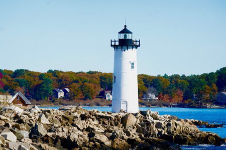 “Coastal Gems: Exclusive Private Tour to Maine’s South Coast & NH