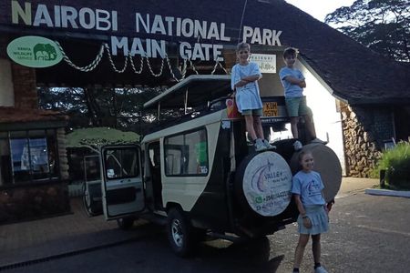 Half Day Guided Tour in Nairobi National Park With 4*4 Vehicle